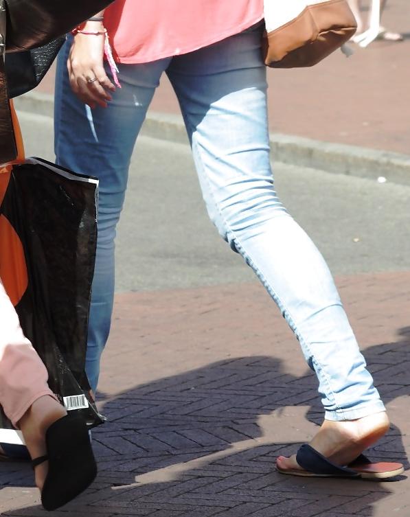 25P Asses, legs, breasts, feet, secretly photographed 
