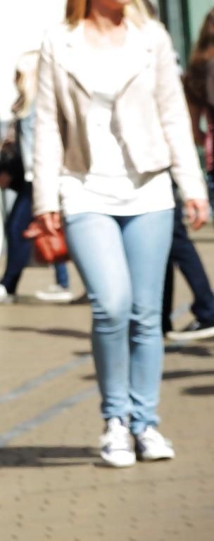 25P Asses, legs, breasts, feet, secretly photographed 