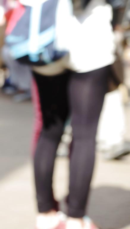 25P Asses, legs, breasts, feet, secretly photographed 