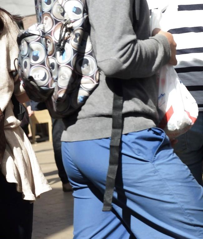 25P Asses, legs, breasts, feet, secretly photographed 