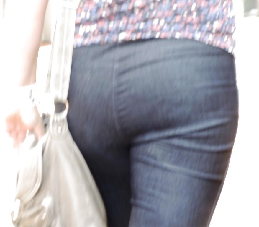 25P Asses, legs, breasts, feet, secretly photographed 