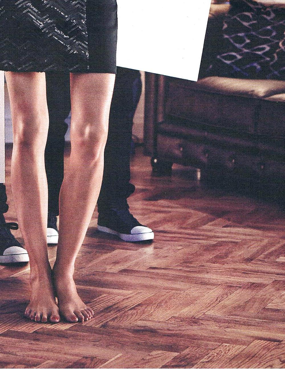 12P Scans of female feet 