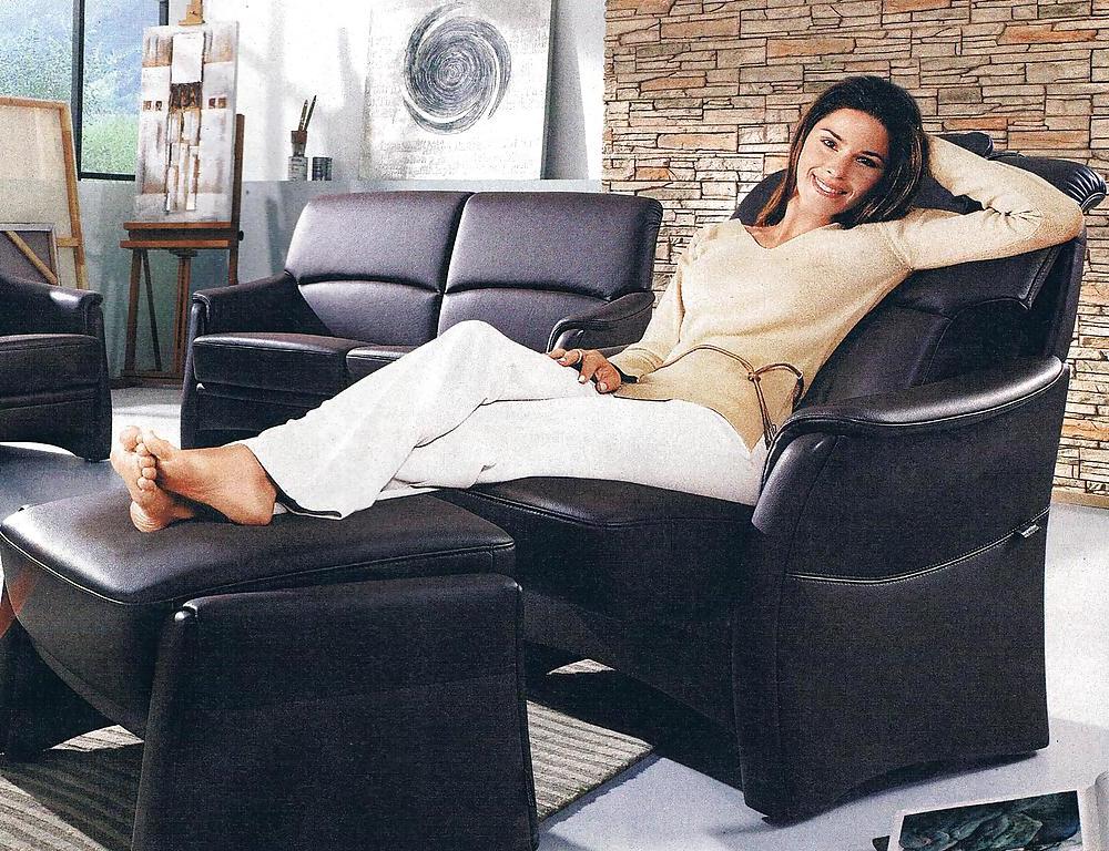 12P Scans of female feet 