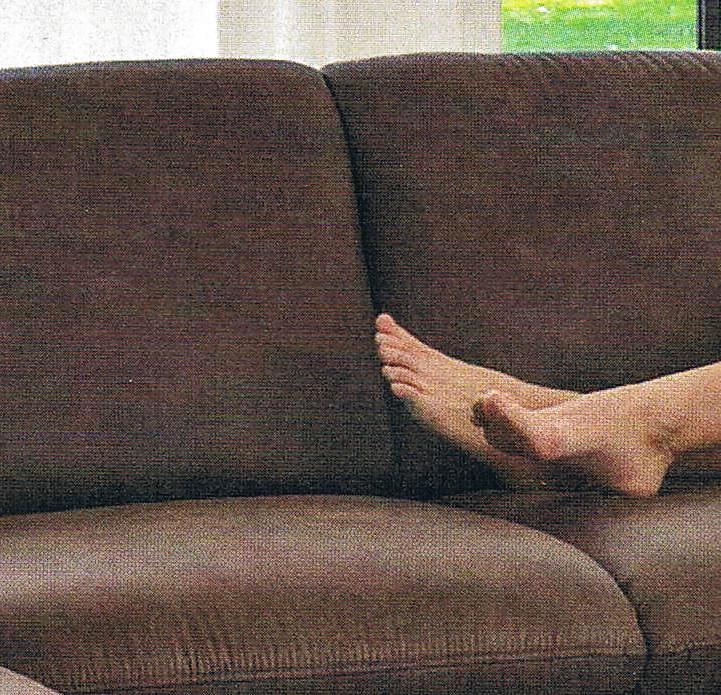 12P Scans of female feet 
