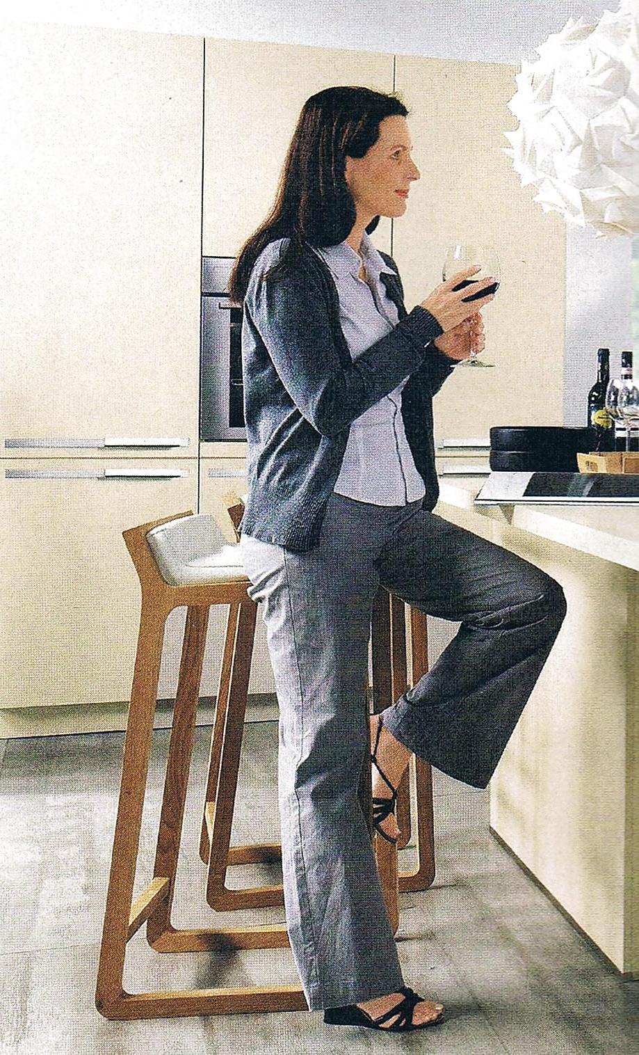 12P Scans of female feet 