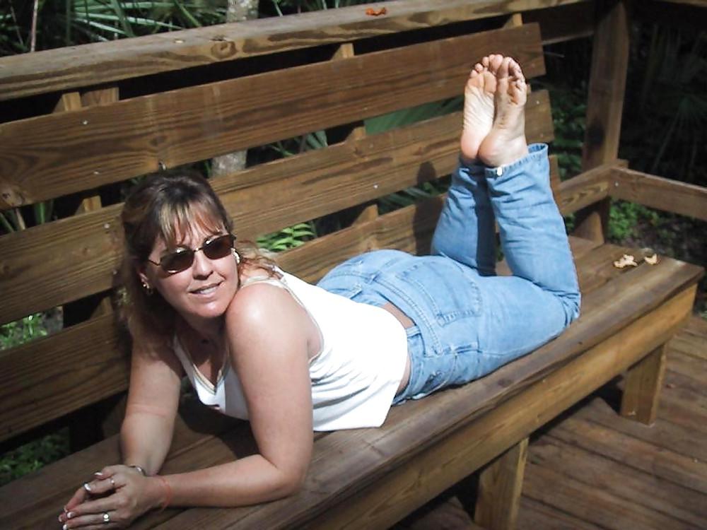 11P Mature TINA shows her hot feet