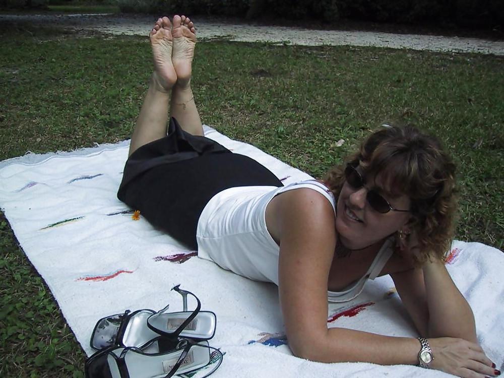 11P Mature TINA shows her hot feet