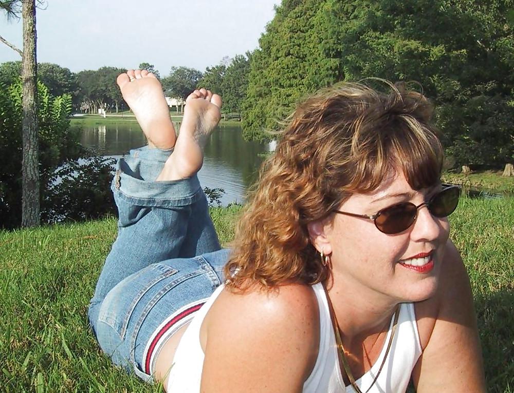 11P Mature TINA shows her hot feet