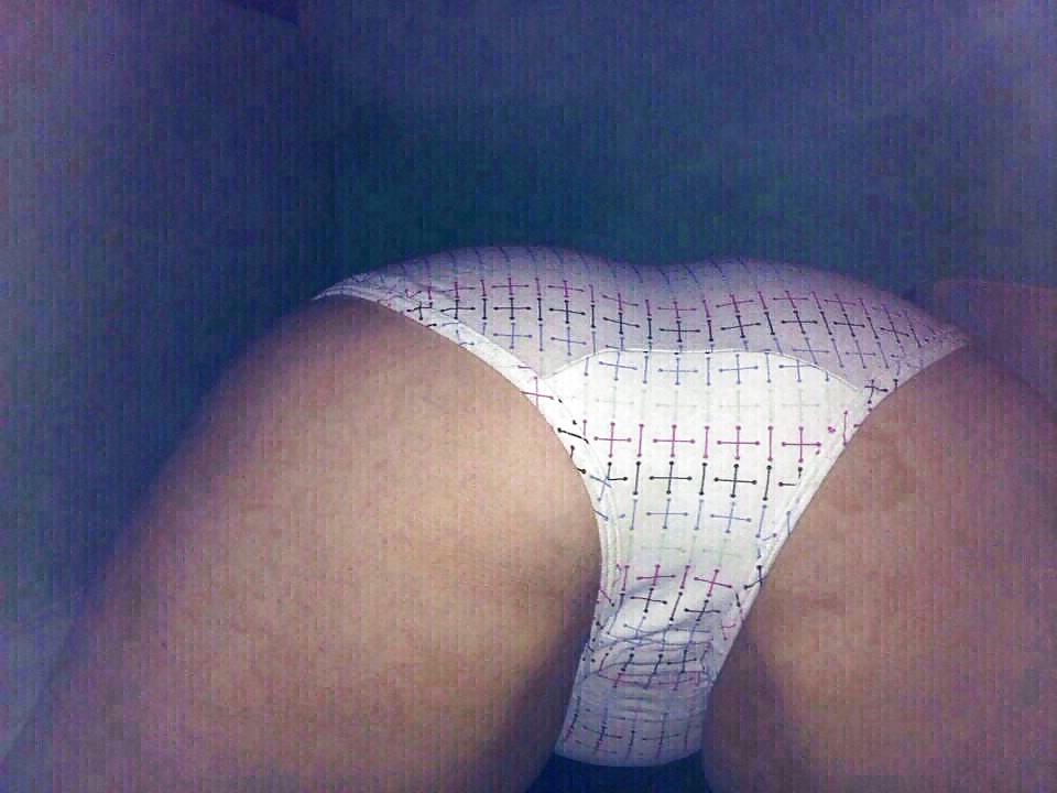 13P Fat bitch in fruit of the loom panties