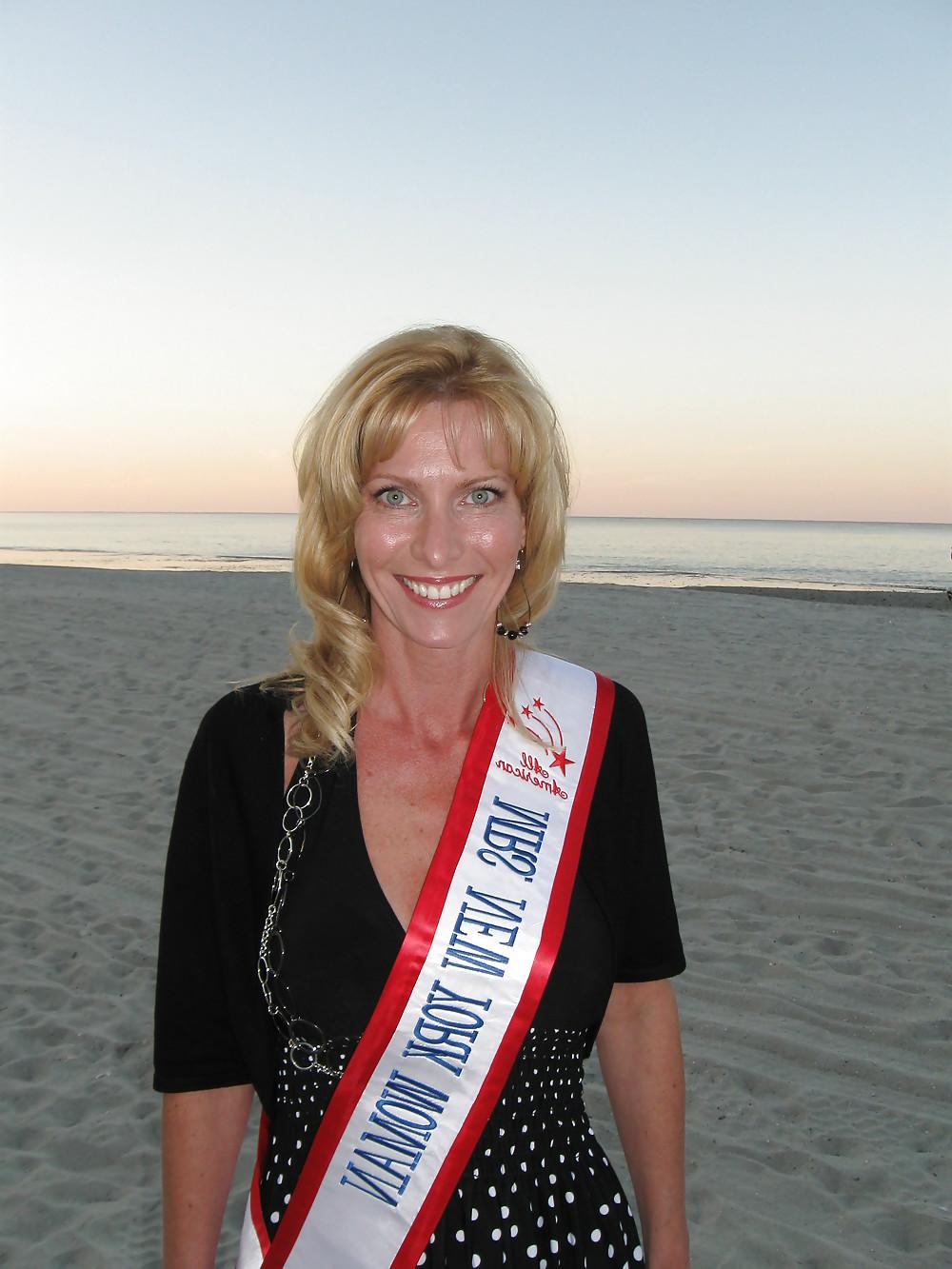 25P Beauty queen milf