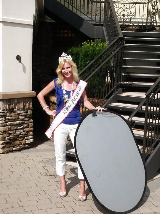 25P Beauty queen milf