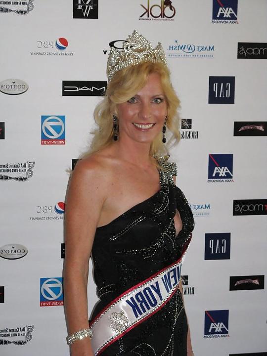 25P Beauty queen milf