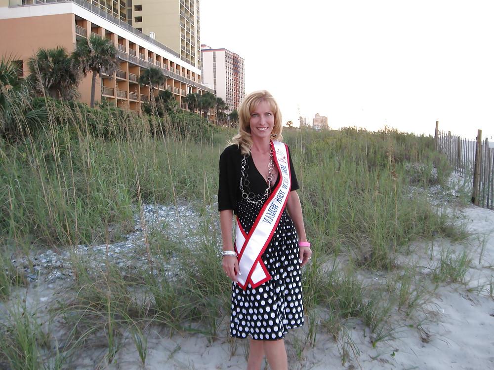 25P Beauty queen milf
