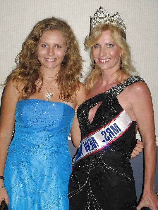 25P Beauty queen milf