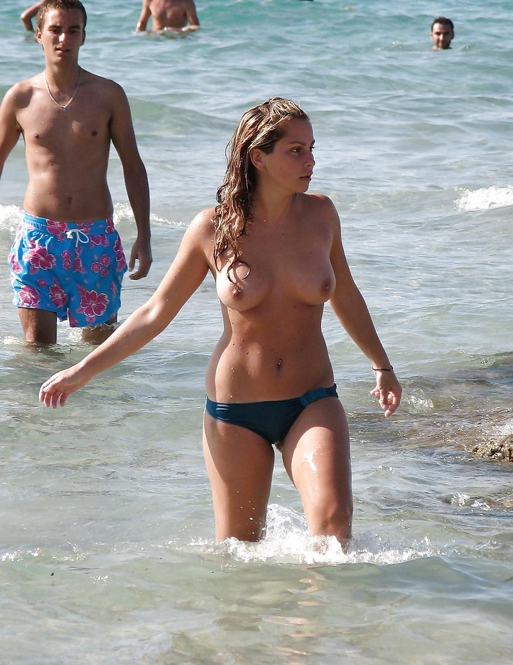 20P Topless to the beach 2.