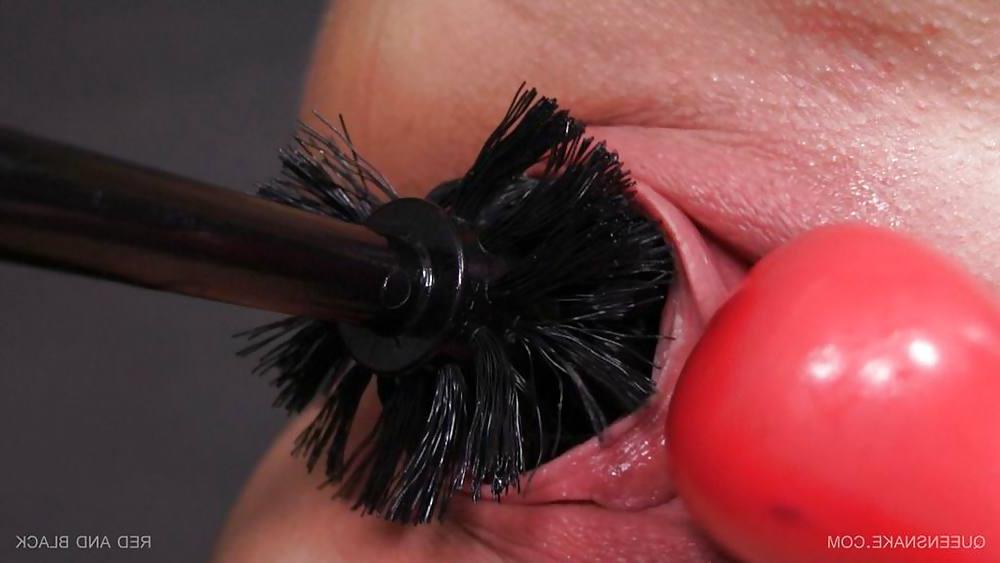 9P Pussy Torture 2