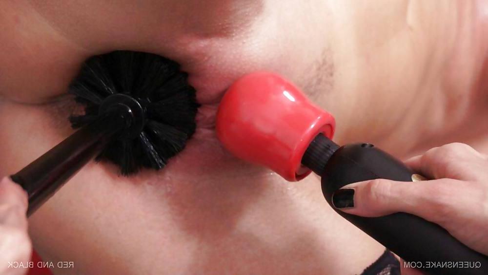 9P Pussy Torture 2