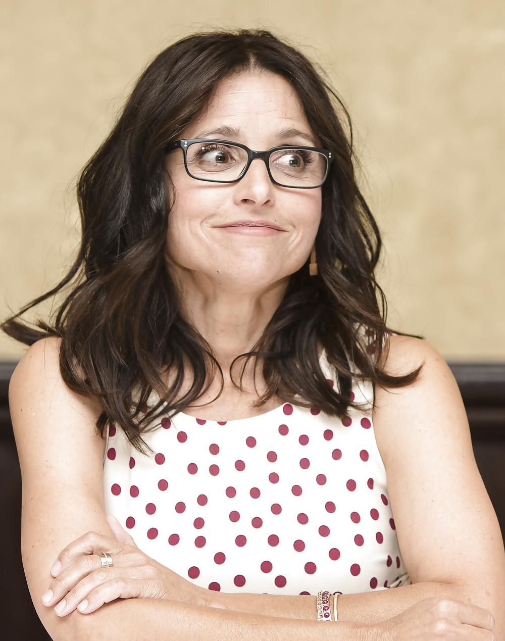 20P Julia Louis Dreyfus - Milf with glasses