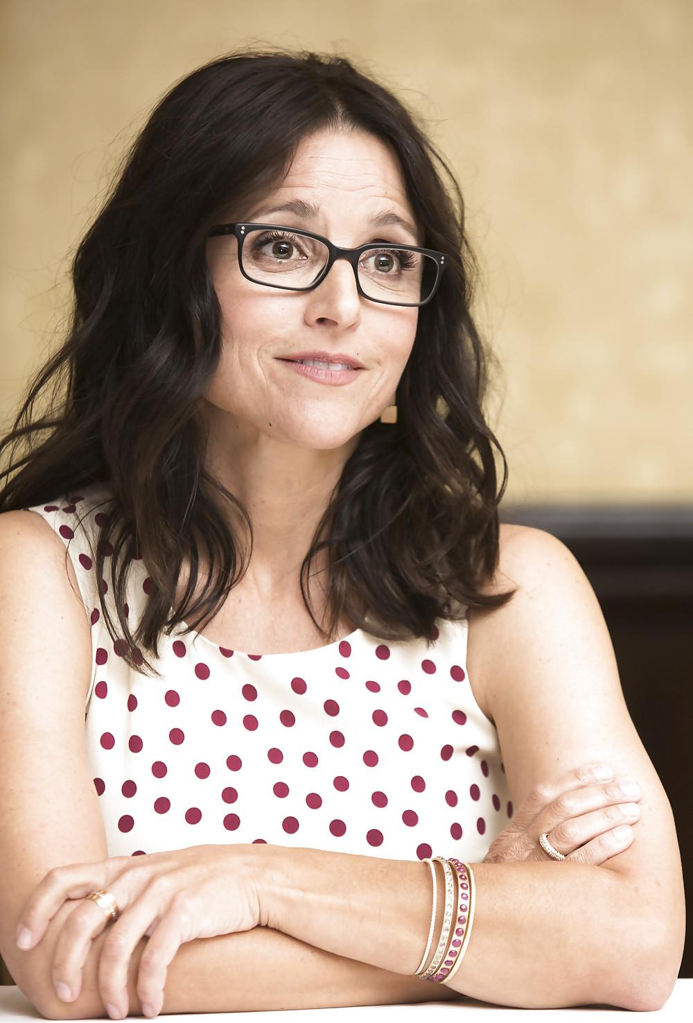 20P Julia Louis Dreyfus - Milf with glasses