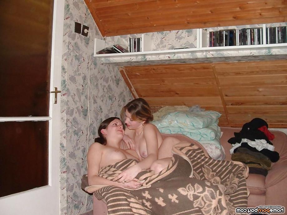 14P Cute amateur scissor sisters