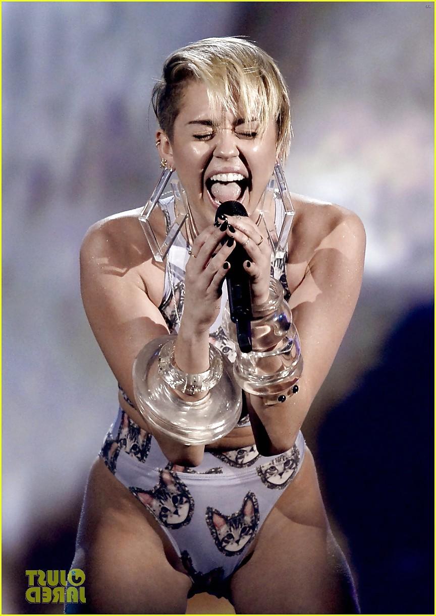 15P Miley Cyrus - Bitch to fuck