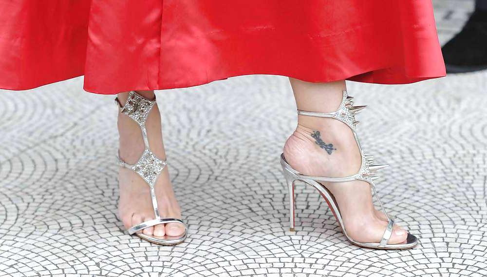 20P Gillian Anderson Feet