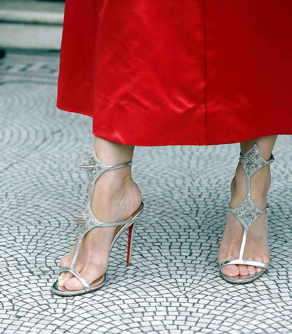 20P Gillian Anderson Feet
