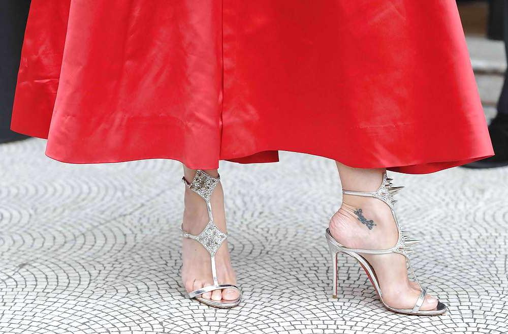 20P Gillian Anderson Feet