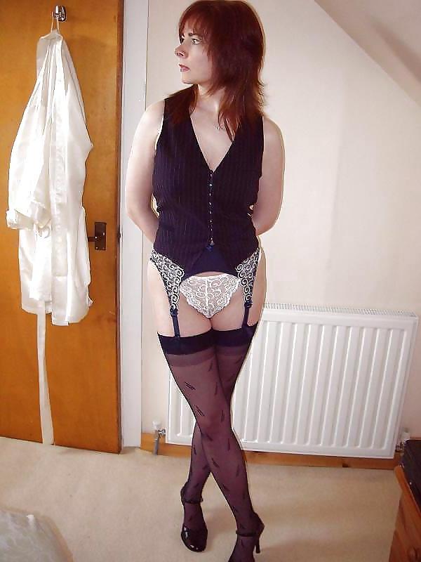 25P Sexy non nude British women.