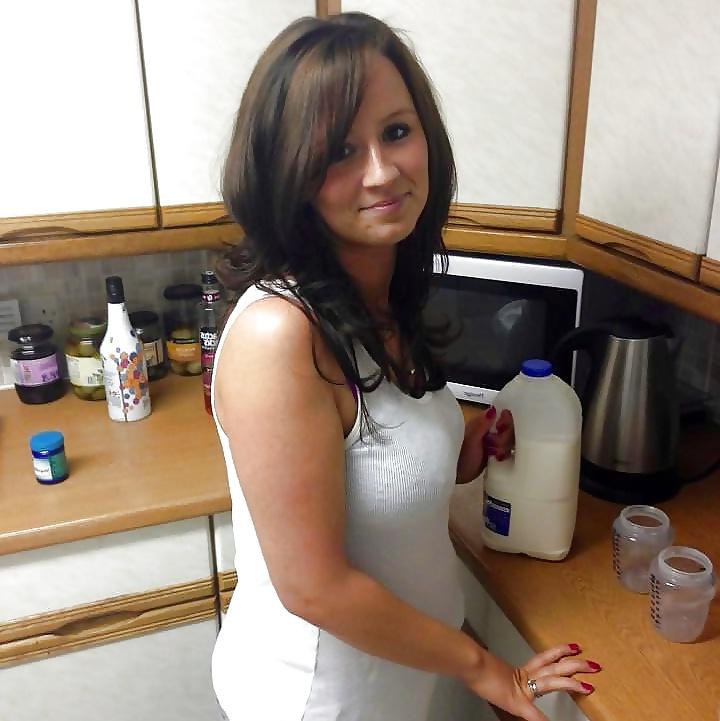 25P Sexy non nude British women.
