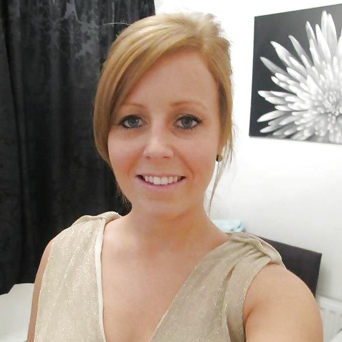 25P Sexy non nude British women.
