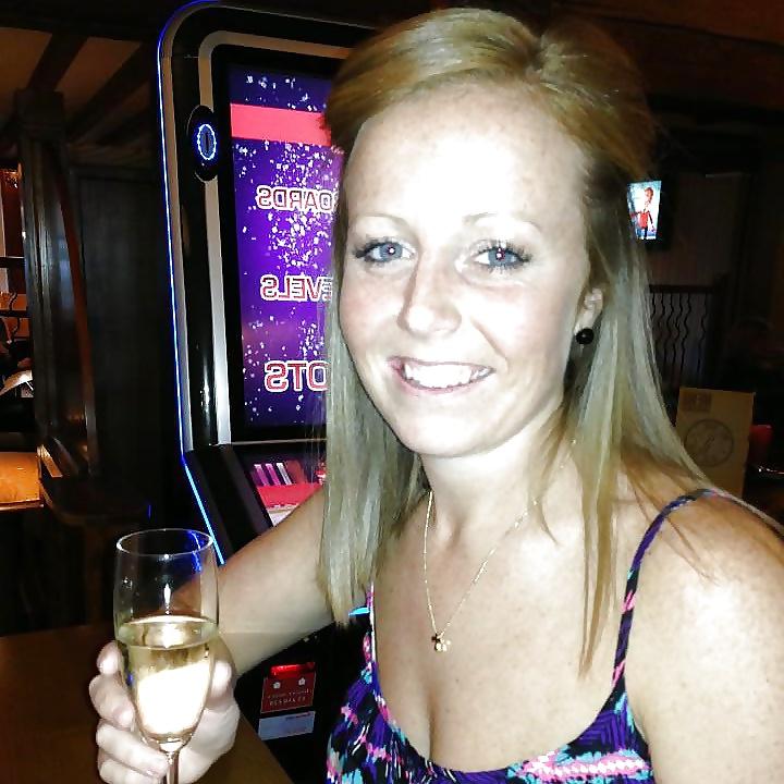 25P Sexy non nude British women.