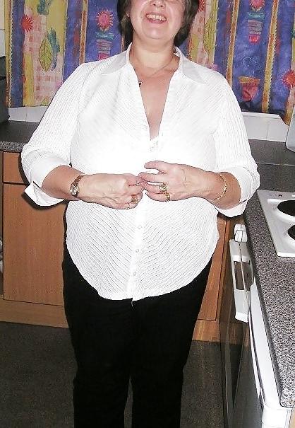12P Housewife  chubby her nude in the kitchen