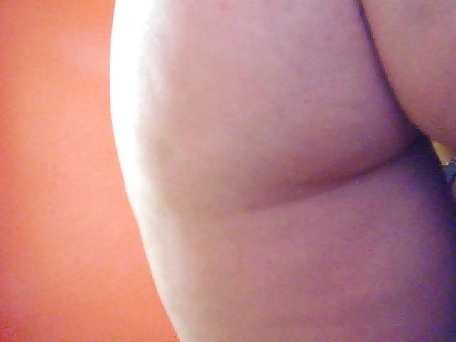 14P MILF having a play on a webcam for me