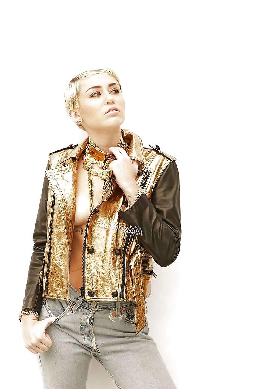 6P Miley Cyrus Topless
