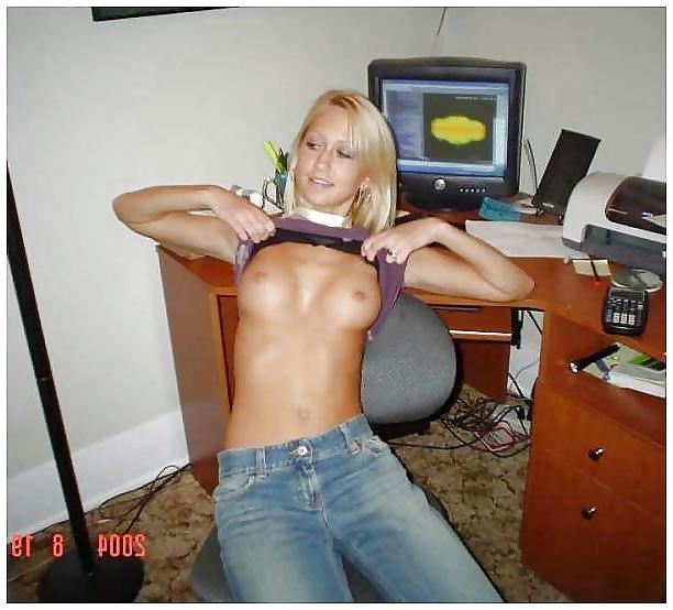 25P Topless at the Computer