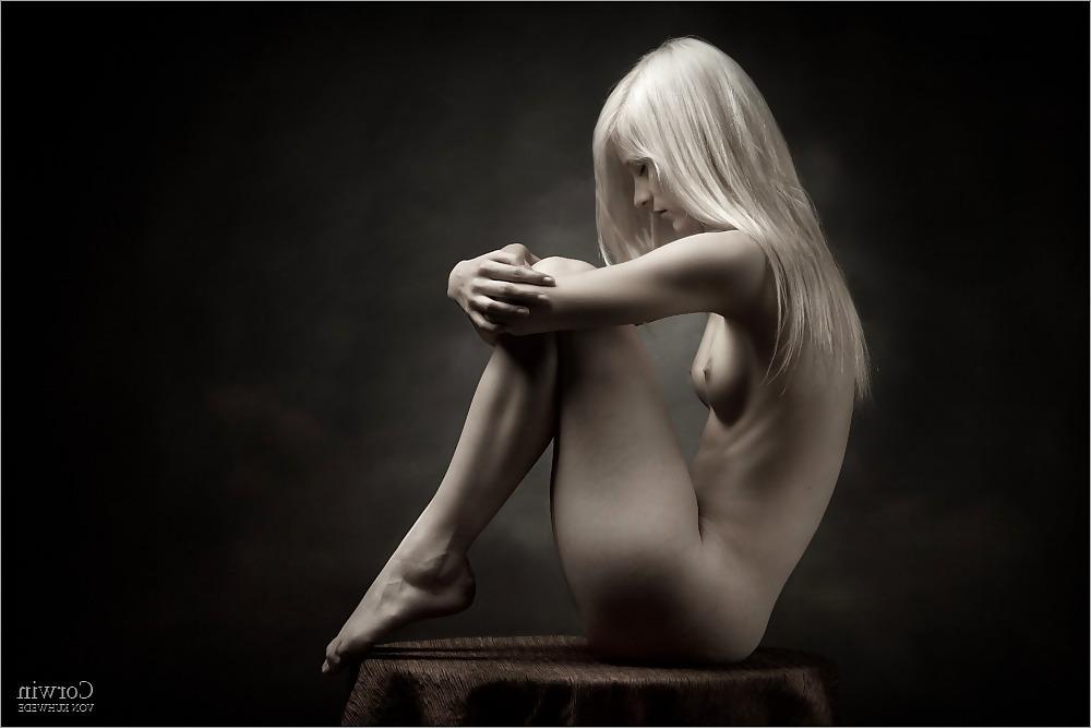 25P HQ Erotic Art