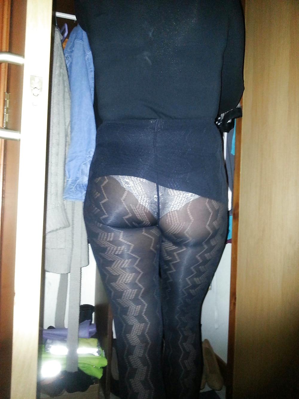 12P My girlfiends beautiful nylon feet and ass