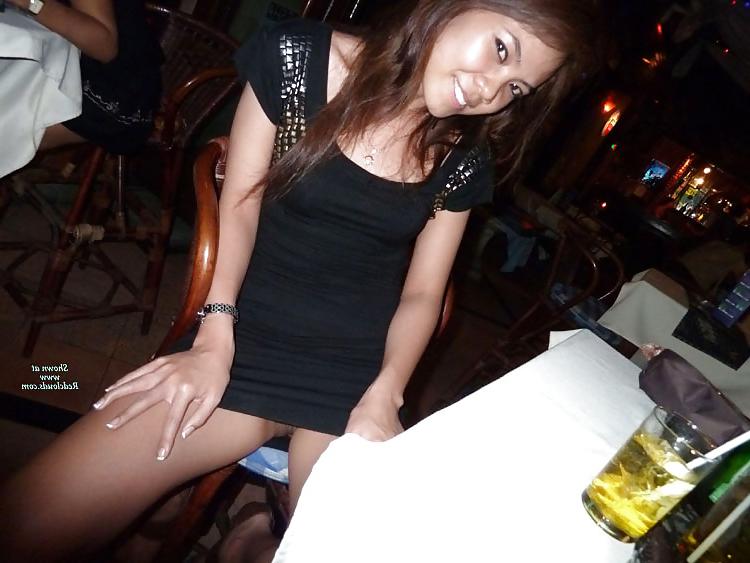 6P Pussy show in public