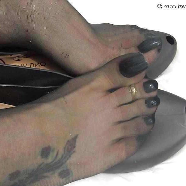 25P Sexy feet soles