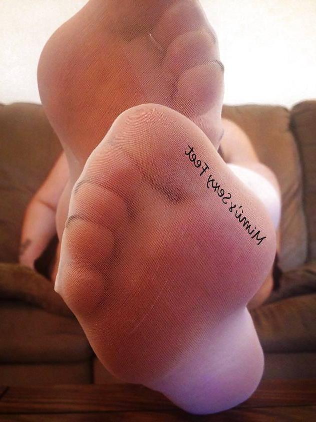 25P Sexy feet soles