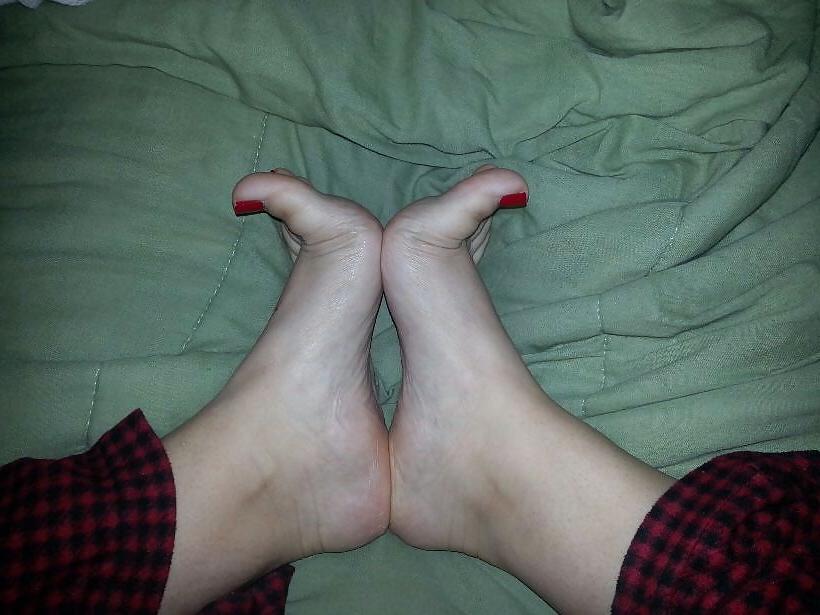 25P Sexy feet soles