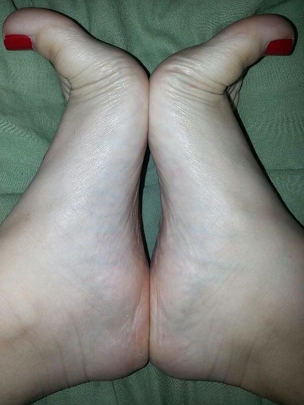 25P Sexy feet soles
