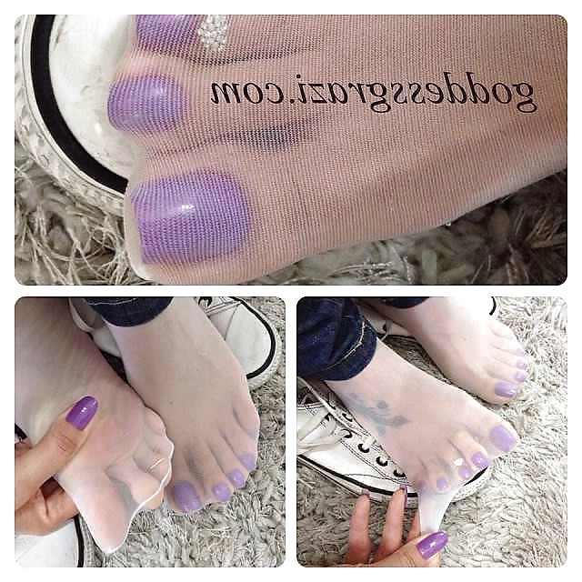 25P Sexy feet soles