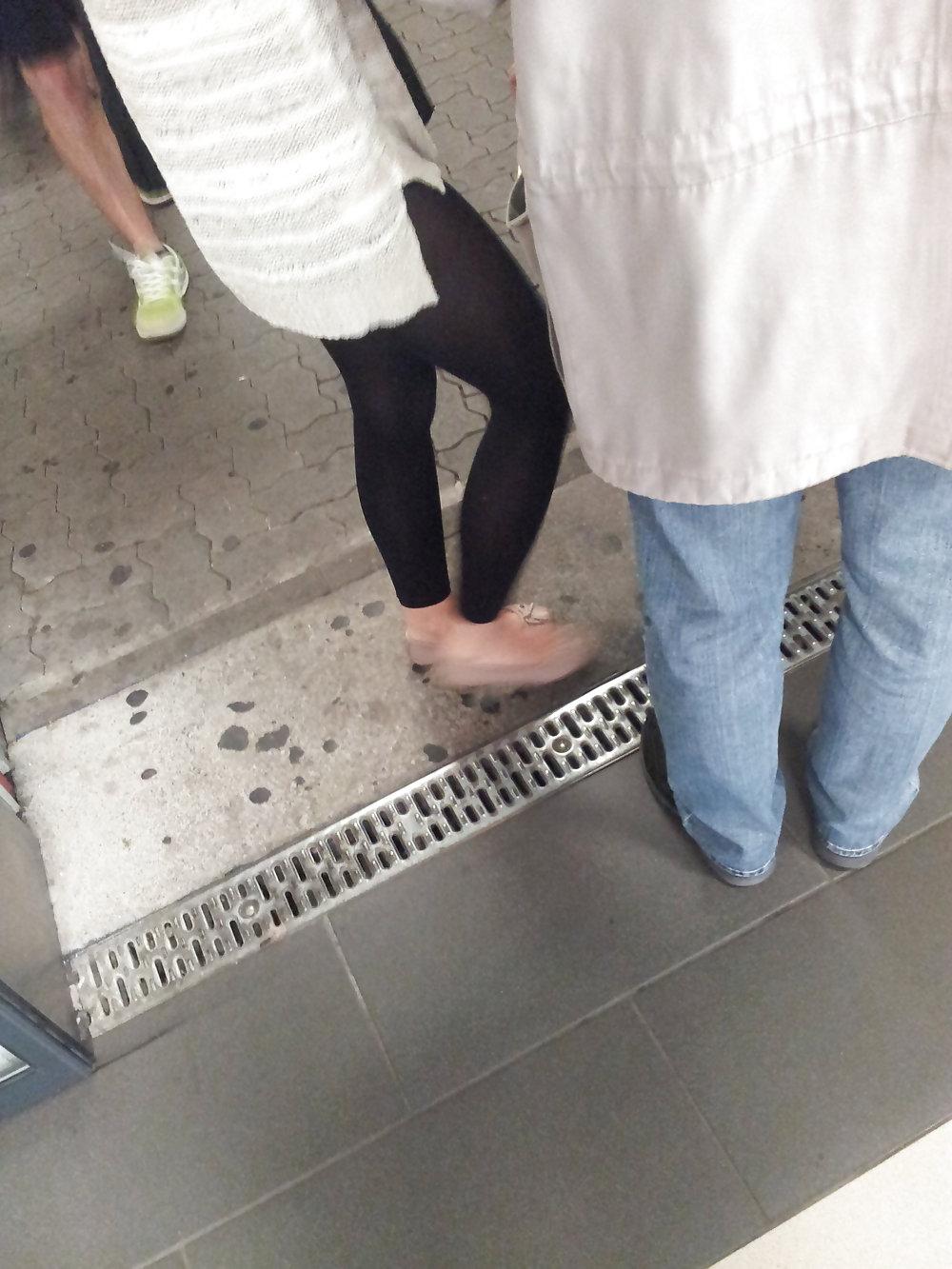 12P Leggy girl, voyeur, Leggins, Schlampe, bitch