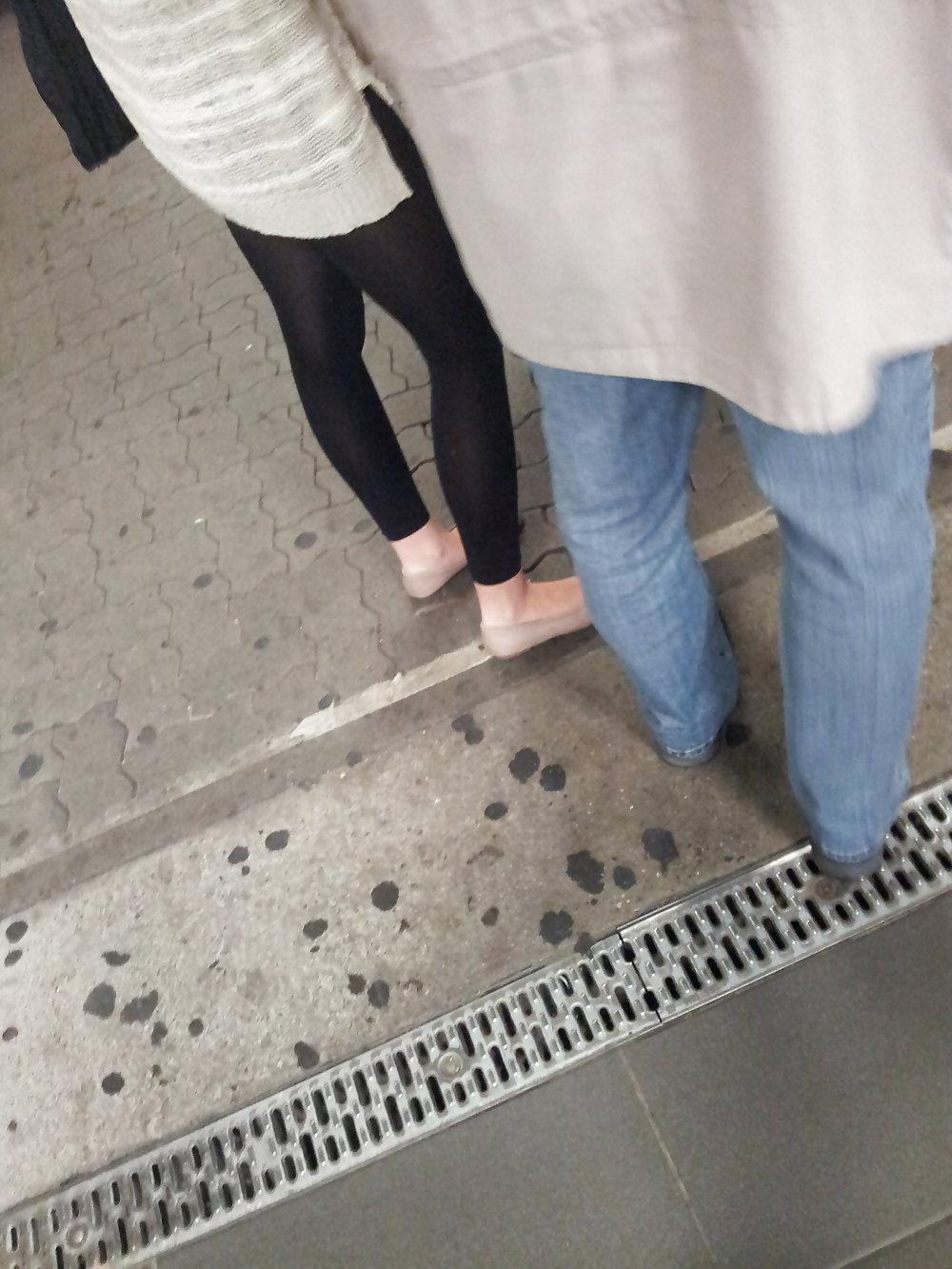 12P Leggy girl, voyeur, Leggins, Schlampe, bitch