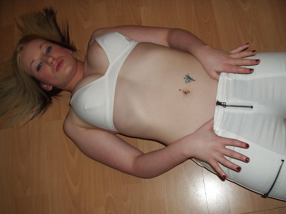 25P 2 British slags sucking cock
