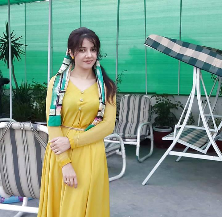 20P Sexy paki babe raabi for BBC and Dirty comments