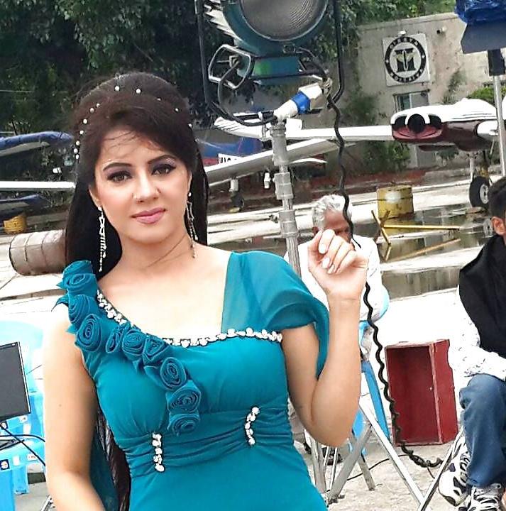 20P Sexy paki babe raabi for BBC and Dirty comments