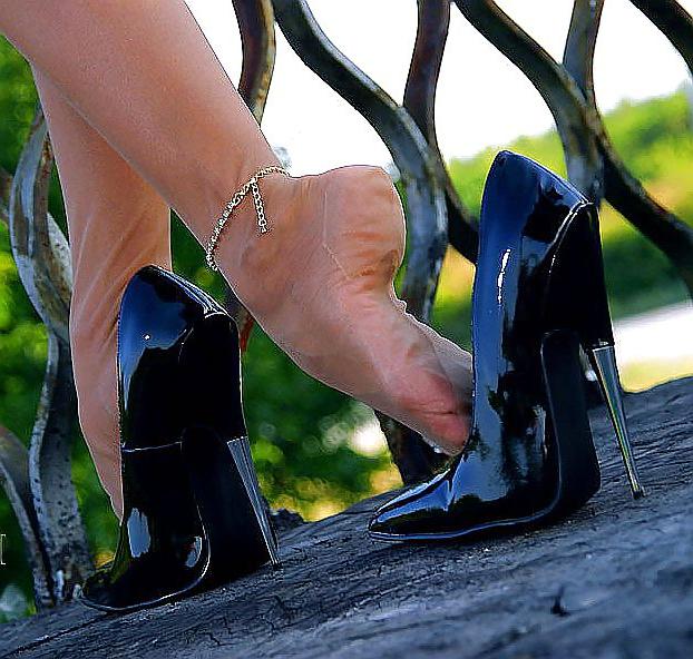 25P Sexy mature feet 10
